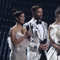 Roselyn Sánchez, Ricky Martin y Paz Vega presentando los Grammy Latino 2019
