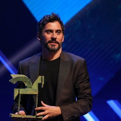 Paco León con su Premio Ondas 2019