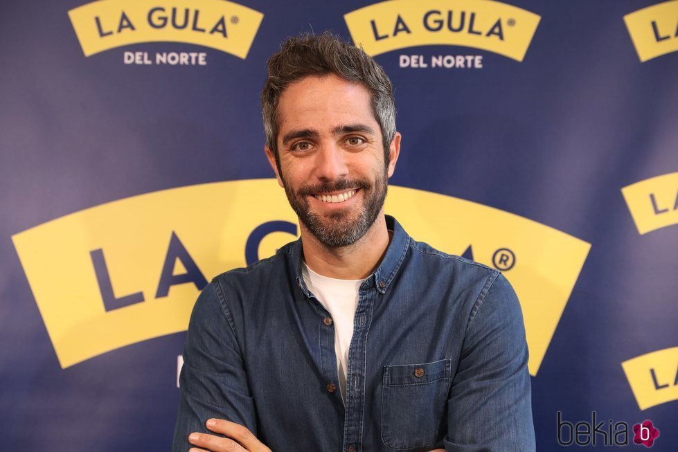 Roberto Leal posa sonriente en un evento de 'La gula del norte'