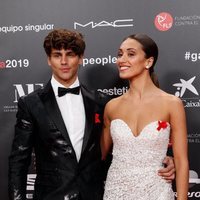 Sergio Carvajal y su novia en la gala People in Red 2019