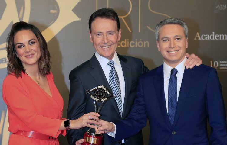 Mónica Carrilo, Matías Prats y Vicente Vallés en los Premios Iris 2019