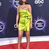 Selena Gomez en la alfombra roja de los premios AMAs 2019