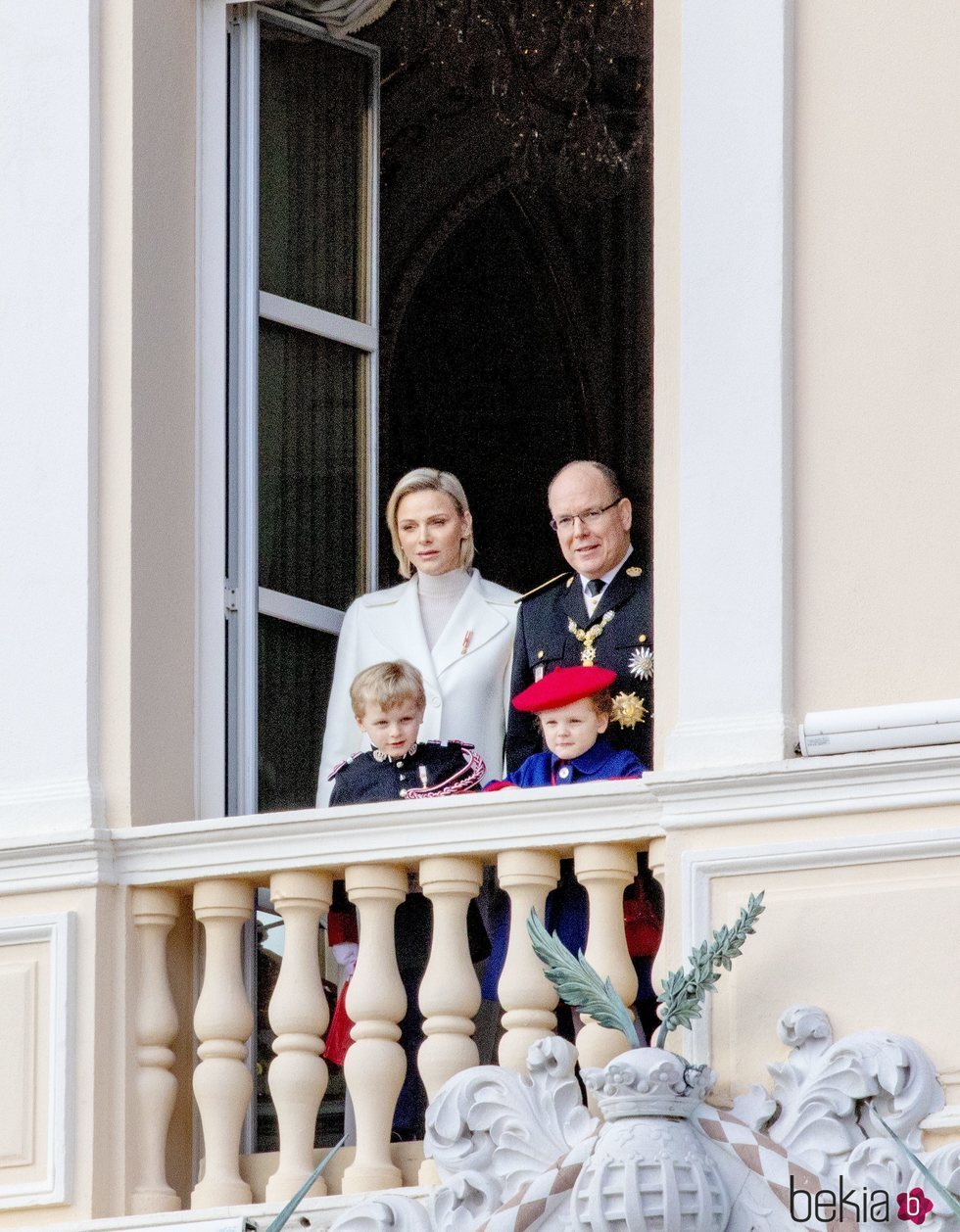 Alberto y Charlene de Mónaco con sus hijos Jacques y Gabriella de Mónaco en el Día Nacional de Mónaco 2019