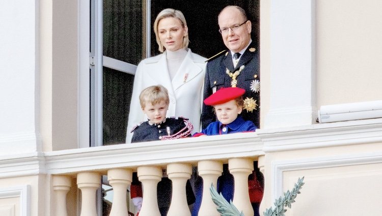 Alberto y Charlene de Mónaco con sus hijos Jacques y Gabriella de Mónaco en el Día Nacional de Mónaco 2019