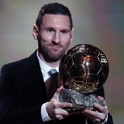 Leo Messi con su sexto Balón de Oro