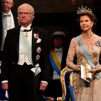 El Rey Carlos Gustavo, la Reina Silvia y la Princesa Victoria de Suecia en los premios Nobel 2019