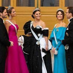 Victoria y Daniel de Suecia, Carlos Felipe de Suecia y Sofia Hellqvist y Magdalena de Suecia en los Nobel 2019