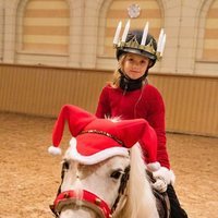 Estela de Suecia montando a caballo por Santa Lucía