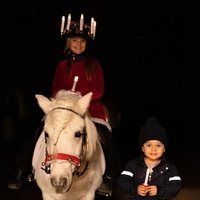 Estela y Oscar de Suecia celebrando Santa Lucía 2019