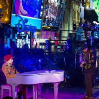 Justin Bieber y Carlos Santana ofrecen un concierto en Times Square