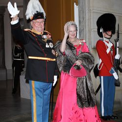 El Príncipe Enrique y la Reina Margarita en la recepción ofrecida por la llegada de 2012
