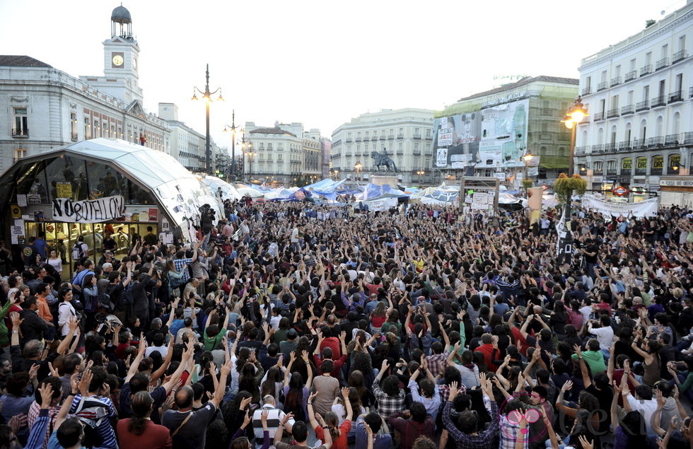 Manifestantes del 15-M en Sol en 2011