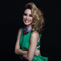 Ainhoa Arbizu con vestido verde posa para Popme Magazine