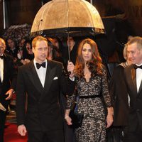 Los Duques de Cambridge en el estreno de 'Caballo de Batalla' en Londres