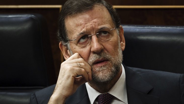 Mariano Rajoy mirando al cielo