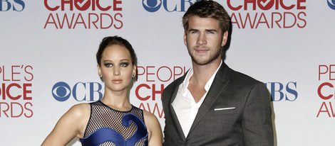 Jennifer Lawrence y Liam Hemsworth en los People's Choice Awards 2012