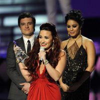 Demi Lovato recibe un premio en los People's Choice Awards 2012
