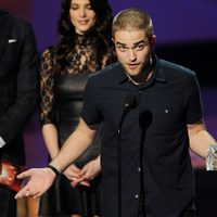 Robert Pattinson recoge un premio en los People Choice Awards 2012