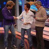 Michel Teló baila junto a Pablo Motos e Imanol Arias en 'El Hormiguero'
