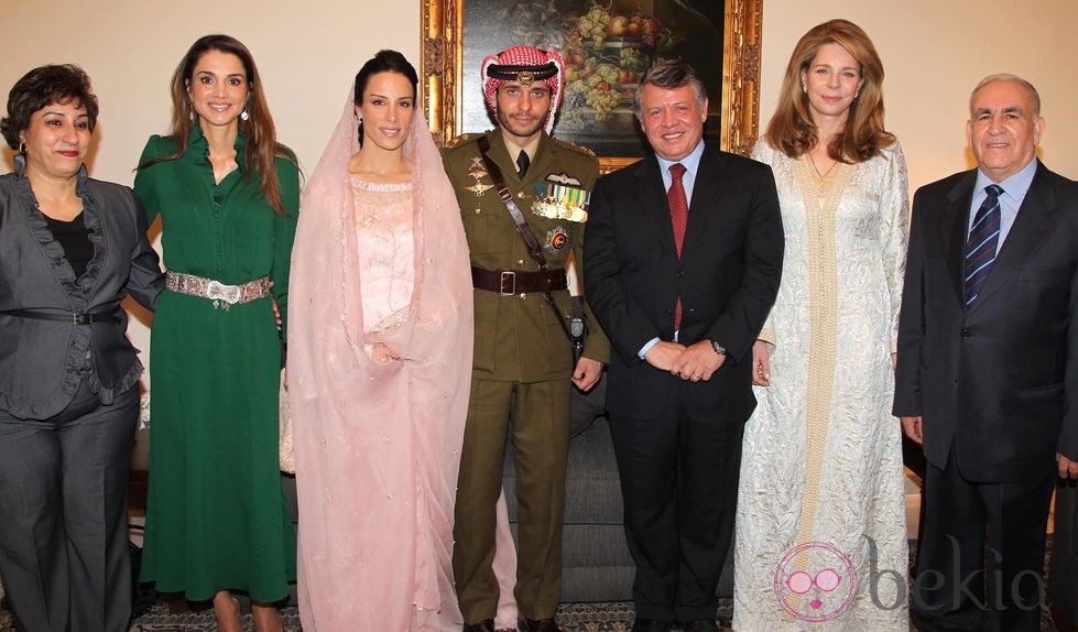 La Reina Rania, el Rey Abdalá y la Reina Noor con los Príncipes Hamzah y Basma en su boda