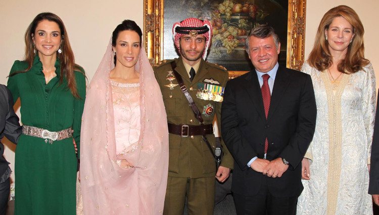 La Reina Rania, el Rey Abdalá y la Reina Noor con los Príncipes Hamzah y Basma en su boda