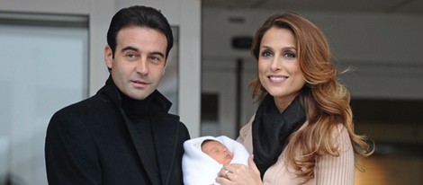 Enrique Ponce y Paloma Cuevas presentan a su hija Bianca