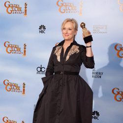 Meryl Streep posa con su Globo de Oro 2012