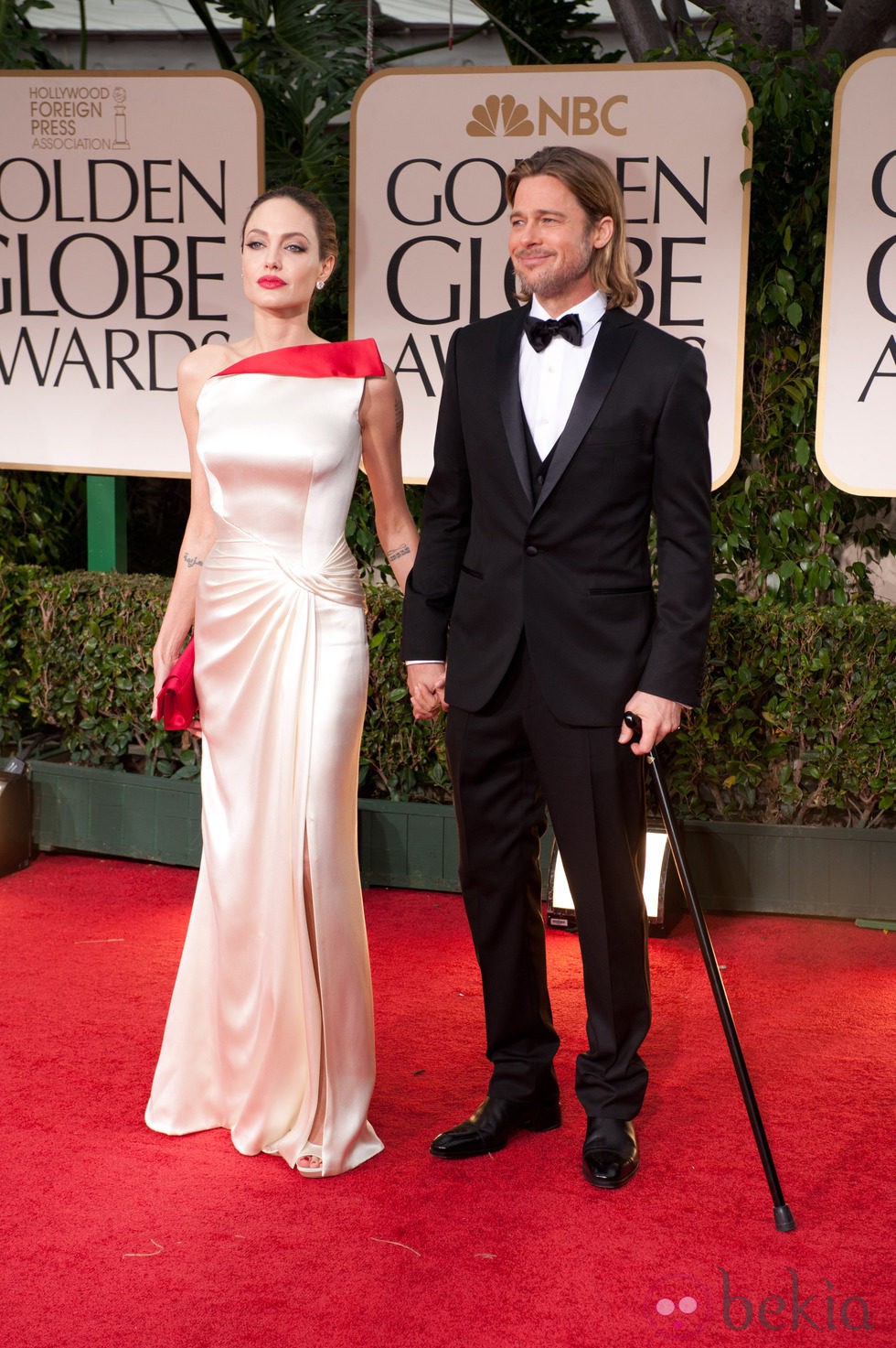 Angelina Jolie y Brad Pitt en la alfombra roja de los Globos de Oro 2012
