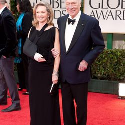 Christopher Plummer y su mujer en la alfombra roja de los Globos de Oro 2012