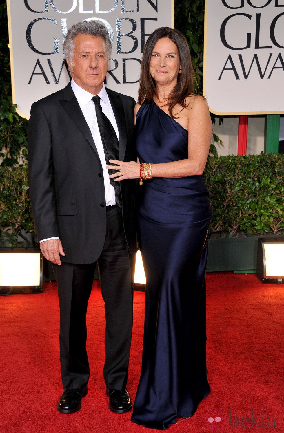 Dustin Hoffman y su mujer Lisa en la alfombra roja de los Globos de Oro 2012