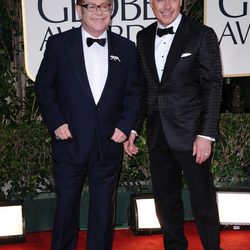 Elton John y David Furnish en la alfombra roja de los Globos de Oro 2012