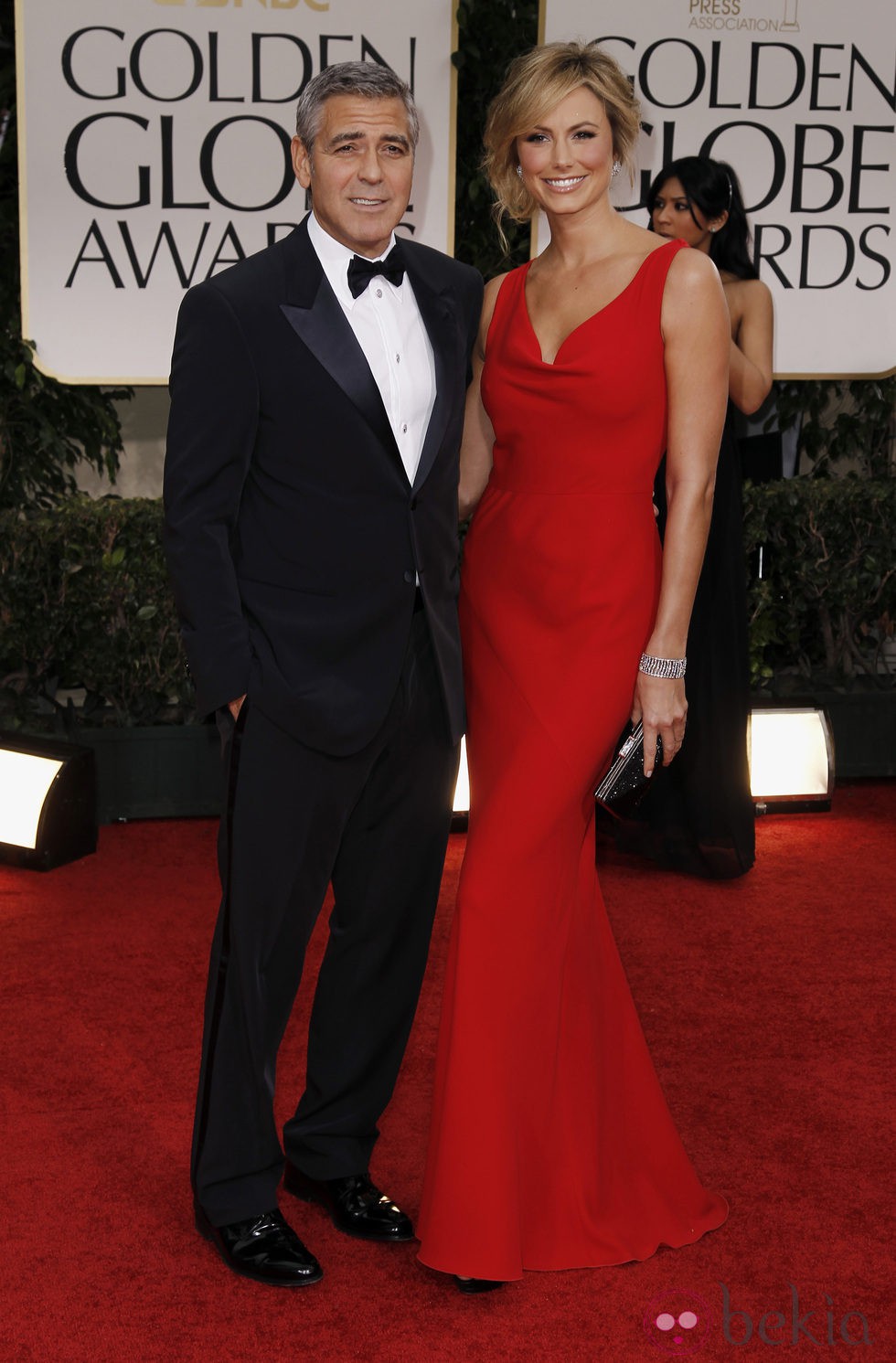 George Clooney y Stacy Kleiber en la alfombra roja de los Globos de Oro 2012