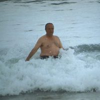 Manuel Fraga bañándose en el mar