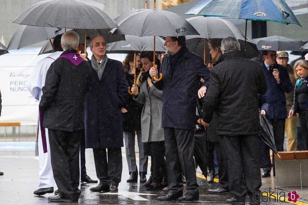 Mariano Rajoy y Francisco Millán Mon en el funeral de Mercedes Rajoy
