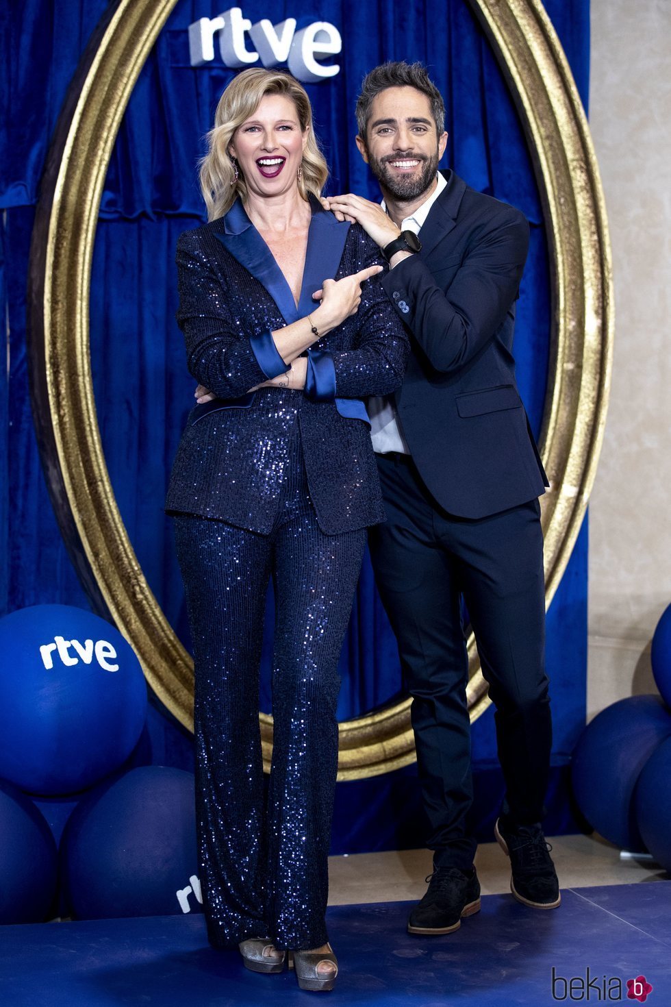 Anne Igartiburu y Roberto Leal presentando la programación especial de Navidad de RTVE