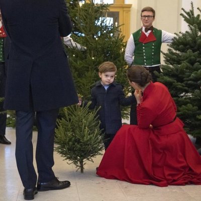 El Príncipe Oscar de Suecia eligiendo árbol de Navidad 2019