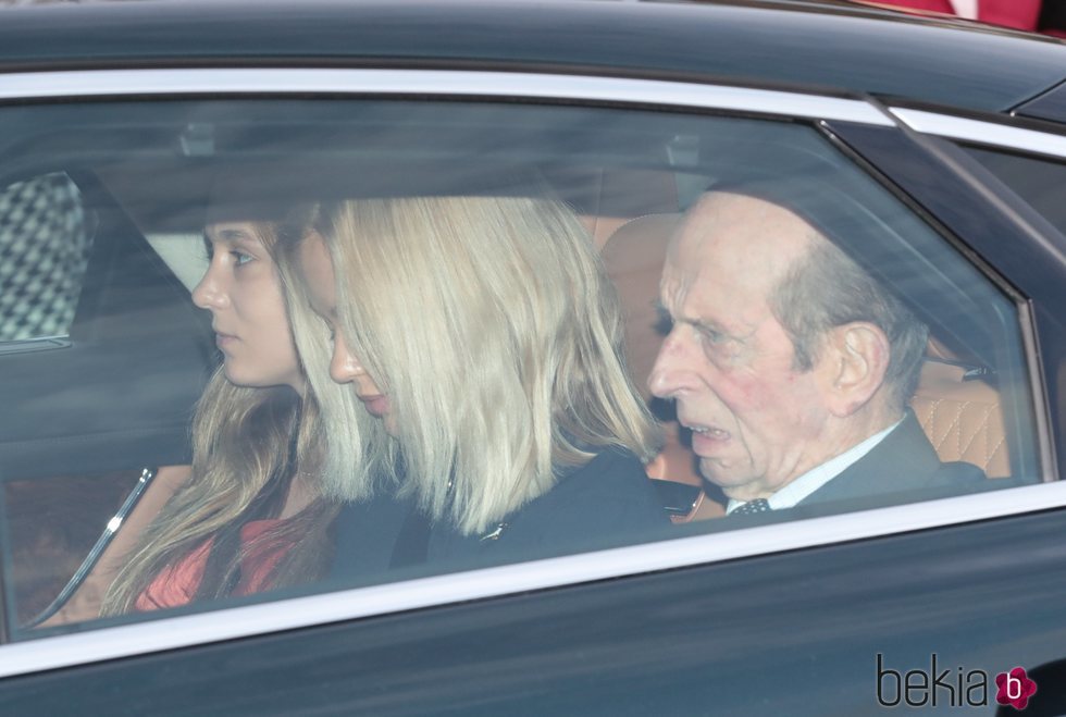 El Duque de Kent y sus nietas Marina y Amelia Windsor en el almuerzo prenavideño 2019 en Buckingham Palace