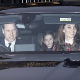 El Príncipe Guillermo, Kate Middleton y la Princesa Carlota en el almuerzo prenavideño 2019 en Buckingham Palace