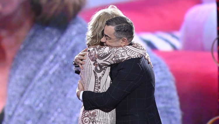 Mila Ximénez y Jorge Javier Vázquez abrazándose en 'GH VIP 7'