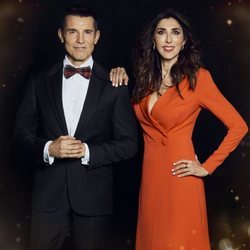 Jesús Vázquez y Paz Padilla posando como presentadores de las Campanadas 2019