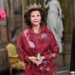 La Reina Silvia de Suecia con la Tiara Connaught durante una recepción
