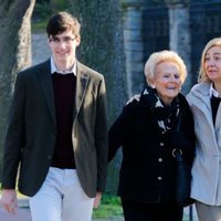 La Infanta Cristina paseando por Vitoria con Pablo Urdangarin y Claire Liebaert