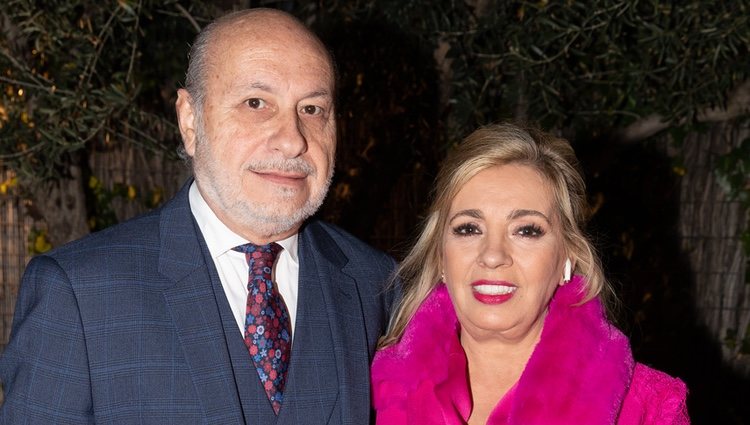 Carmen Borrego y su marido José Carlos llegando a la cena de Nochebuena