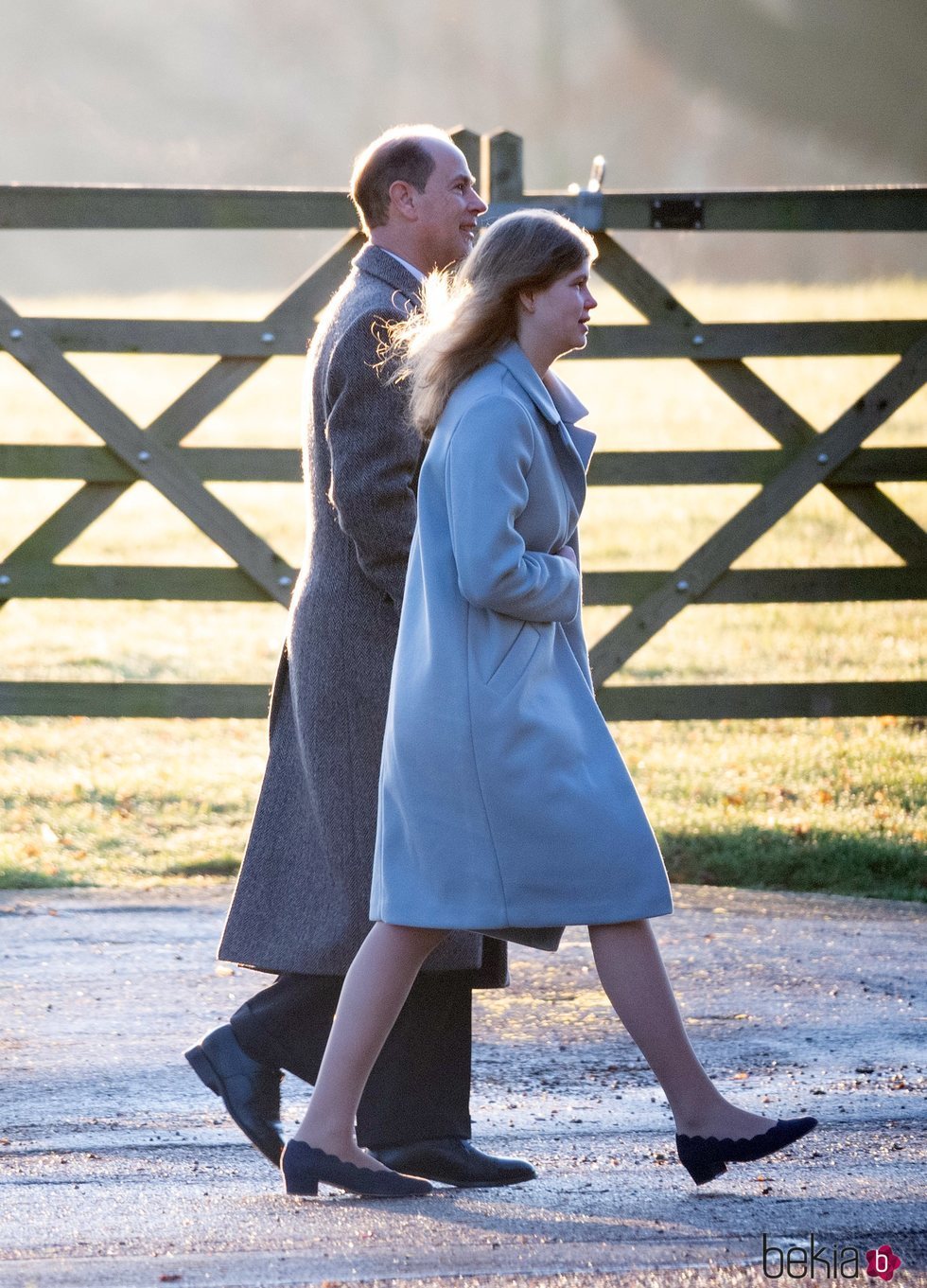 El Príncipe Eduardo y Luisa Mountbatten-Windsor acudiendo a la Misa de Navidad 2019