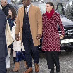 La Princesa Marta Luisa de Noruega y Shaman Durek en la Misa de Navidad 2019