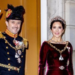 Los Príncipes Federico y Mary de Dinamarca saludando en la recepción de Año Nuevo 2020