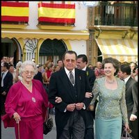 Esperanza de Borbón-Dos Sicilias junto a los Duques de Calabria en una boda en Sevilla