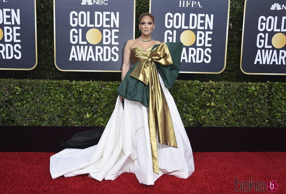 Jennifer Lopez en la alfombra roja de los Globos de Oro 2020