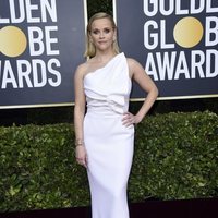 Reese Witherspoon en la alfombra roja de los Globos de Oro 2020