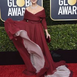 Helen Mirren en la alfombra roja de los Globos de Oro 2020